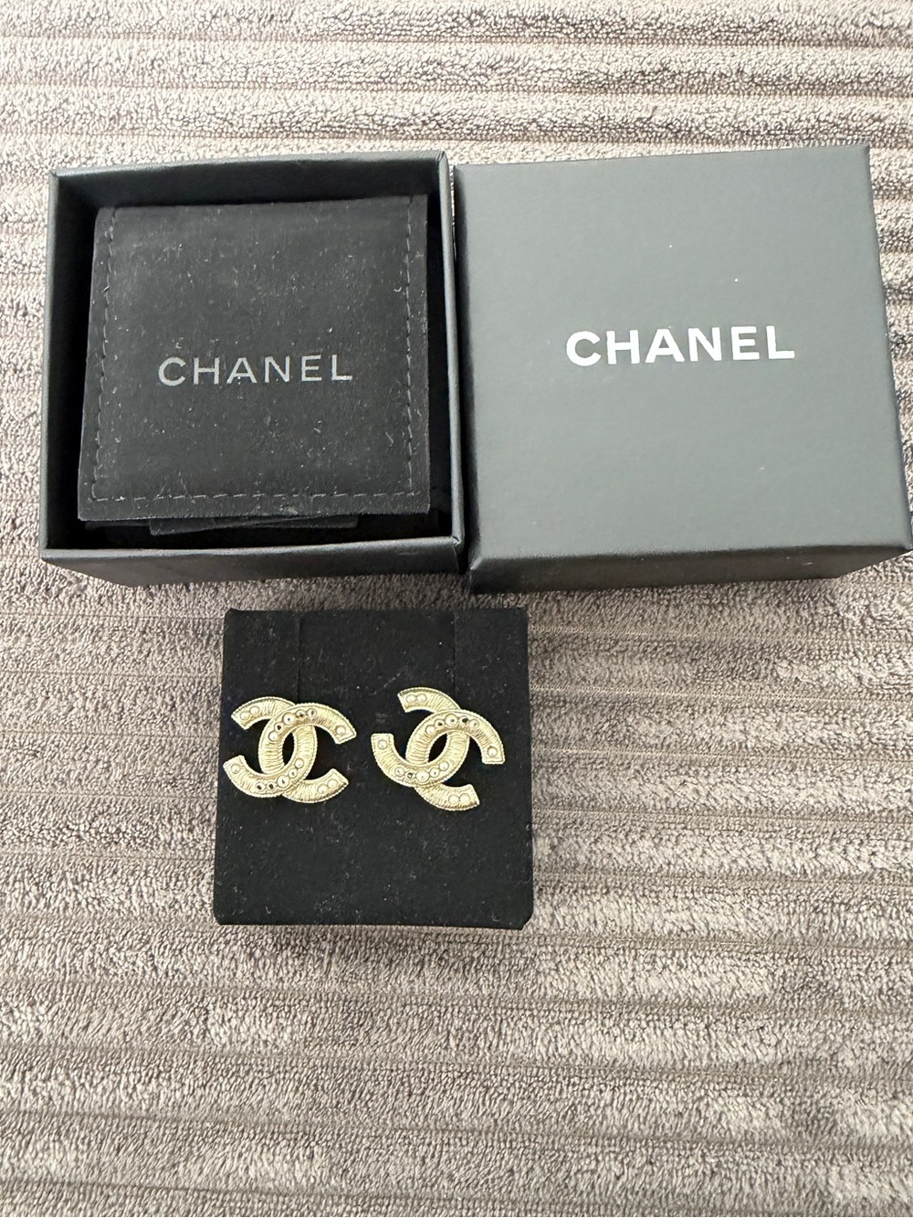 CHANEL Gold CC Logo Crystal Accent Earrings - Gold